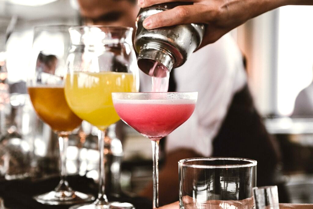 How to Make Bartender-Quality Cocktails at Home: A Guide to Impressing Your Guests