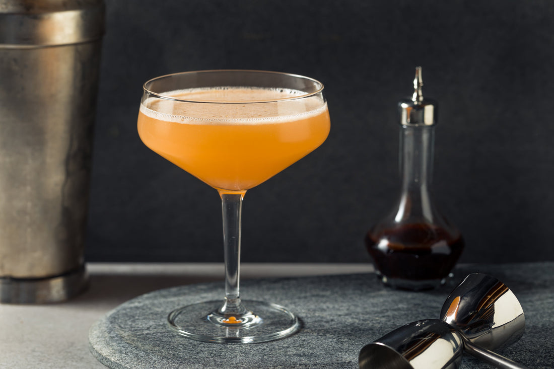 The Army & Navy Cocktail: A Classic Gin Drink