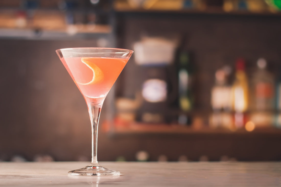 How to Make a Classic 1930s Cosmopolitan Cocktail