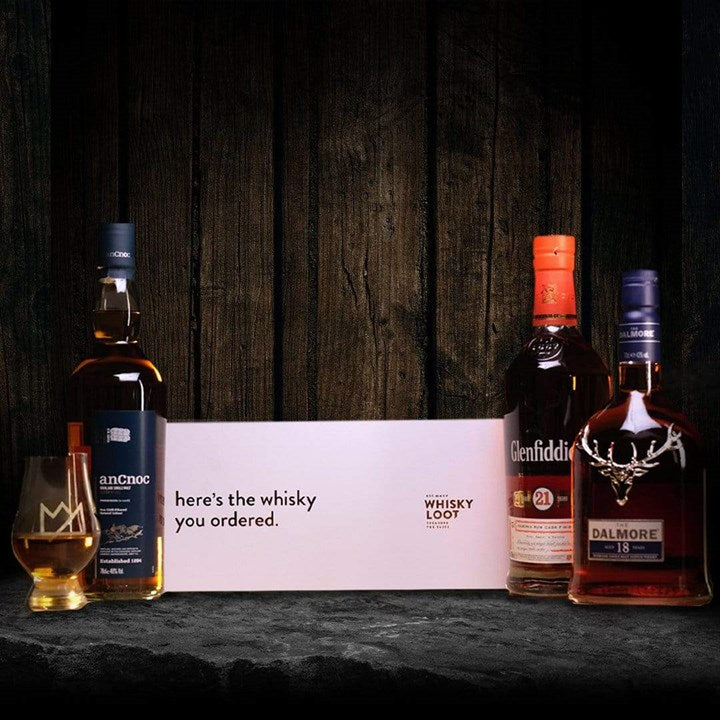 The Best Alcoholic Gift Packs That'll Get Them In The Holiday Spirit